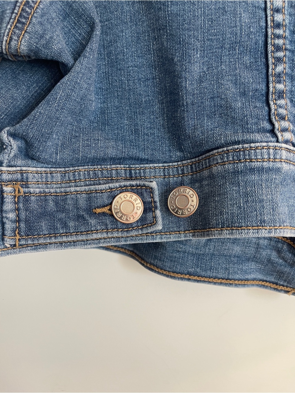 torrid Cropped Medium Wash Denim Jacket - Picture 6 of 8